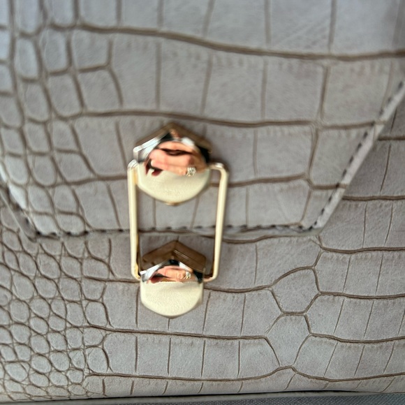 Badgley Mischka Faux crocodile hand bag - Picture 5 of 7